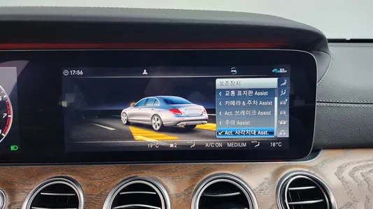 Mercedes-Benz E-Class W213 E300e 4MATIC 2020 15