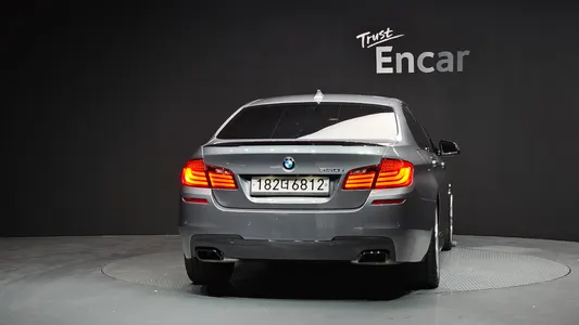 BMW 5 Series (F10) 550i xDrive 2012 4