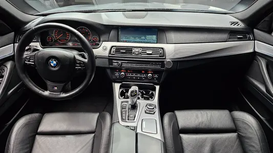 BMW 5 Series (F10) 550i xDrive 2012 7
