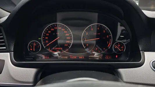 BMW 5 Series (F10) 550i xDrive 2012 8