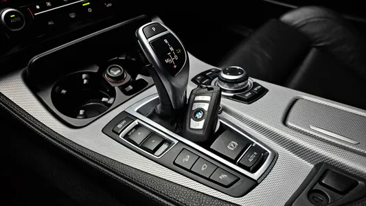 BMW 5 Series (F10) 550i xDrive 2012 9
