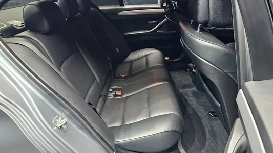 BMW 5 Series (F10) 550i xDrive 2012 26