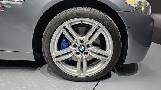 BMW 5 Series (F10) 550i xDrive 2012 21