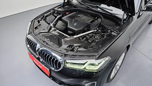 BMW 5 Series (G30) 520i 2023 6
