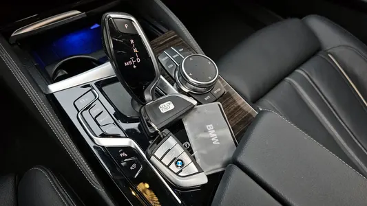 BMW 5 Series (G30) 520i 2023 9