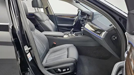 BMW 5 Series (G30) 520i 2023 11
