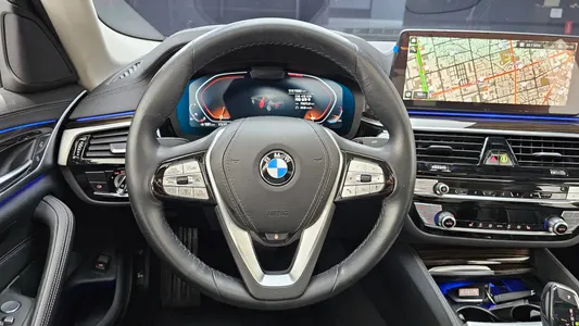 BMW 5 Series (G30) 520i 2023 13