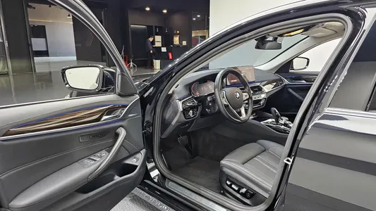 BMW 5 Series (G30) 520i 2023 10