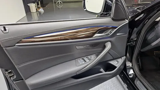 BMW 5 Series (G30) 520i 2023 24