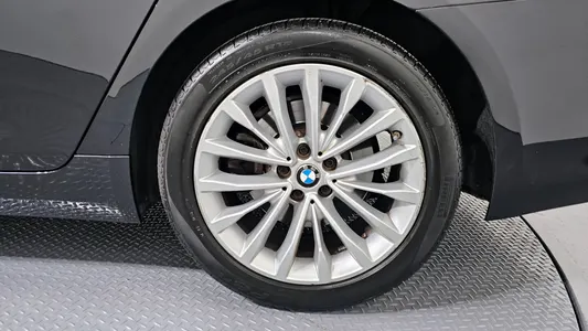 BMW 5 Series (G30) 520i 2023 21