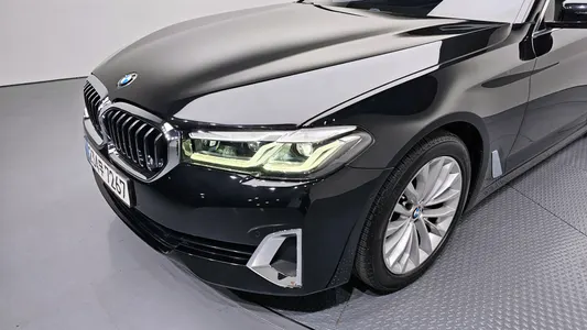 BMW 5 Series (G30) 520i 2023 22