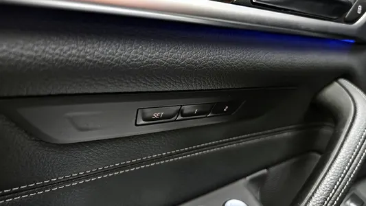 BMW 5 Series (G30) 520i 2023 32
