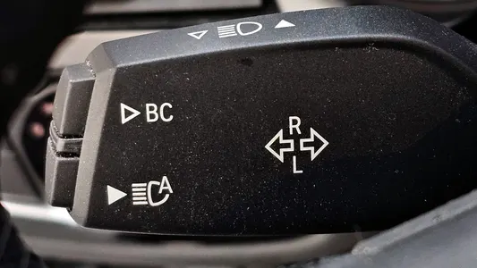 BMW 5 Series (G30) 520i 2023 27