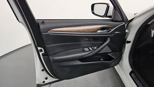 BMW 5 Series (G30) 530i xDrive 2022 24