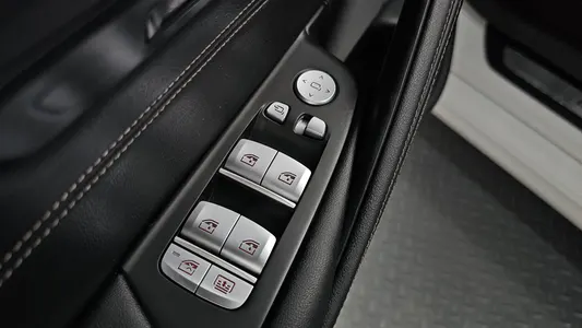 BMW 5 Series (G30) 530i xDrive 2022 30