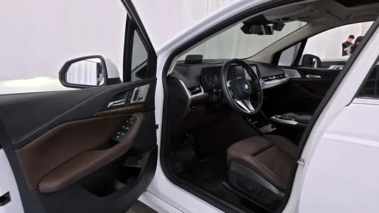 BMW 2 Series Tourer (U06) 220i 2024 10