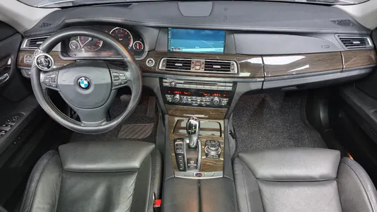 BMW 7 Series (F01) 750Li xDrive 2011 7