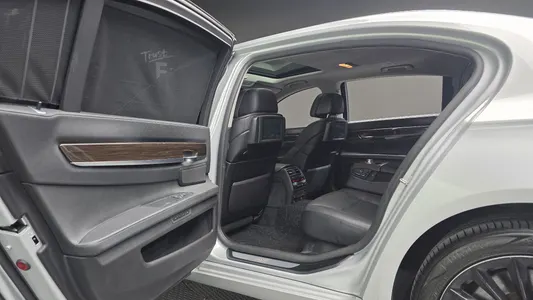 BMW 7 Series (F01) 750Li xDrive 2011 17