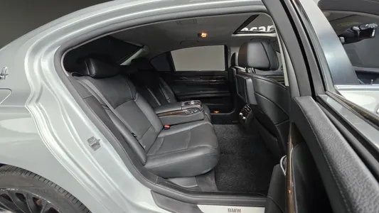 BMW 7 Series (F01) 750Li xDrive 2011 19