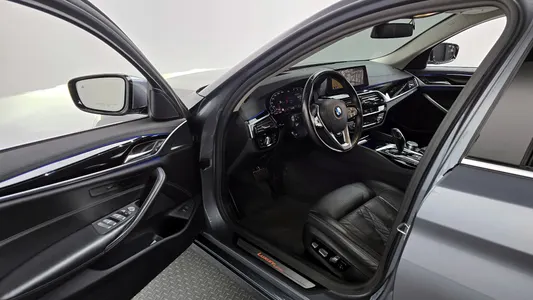 BMW 5 Series (G30) 520d xDrive 2020 10