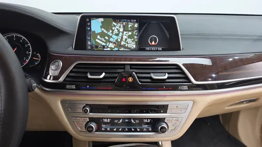 BMW 7 Series (G11) 750Li xDrive 2015 12