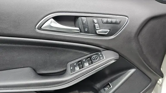 Mercedes-Benz GLA-Class X156 GLA220 2017 11