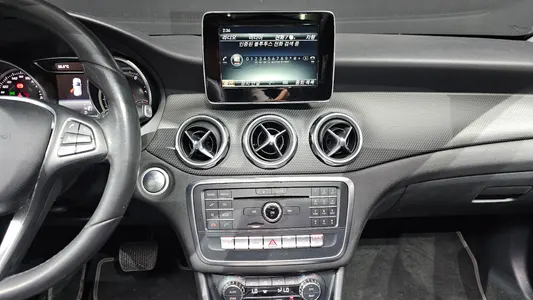 Mercedes-Benz GLA-Class X156 GLA220 2017 12