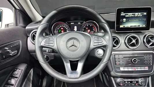 Mercedes-Benz GLA-Class X156 GLA220 2017 13