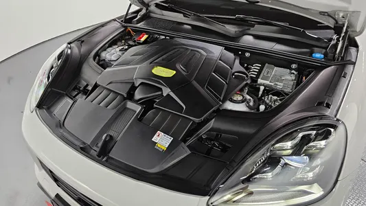 Porsche (PO536) 3.0 E- 2023 6