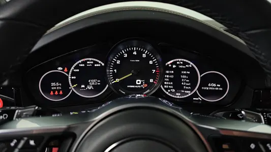 Porsche (PO536) 3.0 E- 2023 8