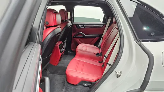 Porsche (PO536) 3.0 E- 2023 11