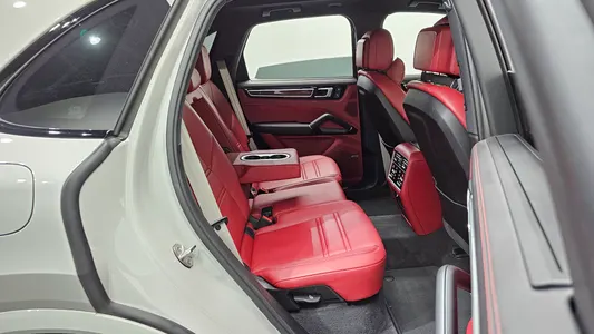 Porsche (PO536) 3.0 E- 2023 12