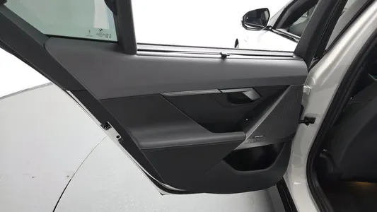 BMW 5 Series (G60) 530e xDrive M 2025 25