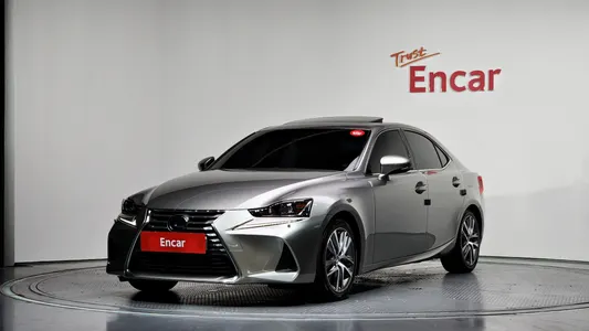 Lexus IS300 2019