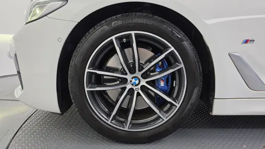 BMW 5 Series (G30) 520i M 2022 5