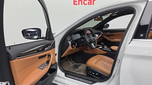 BMW 5 Series (G30) 520i M 2022 13