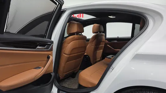 BMW 5 Series (G30) 520i M 2022 17