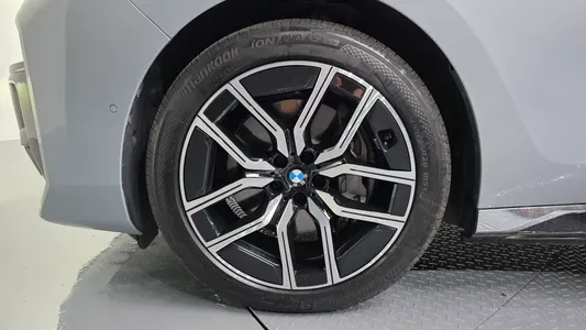 BMW i7 (G70) xDrive 60 M 2023 5
