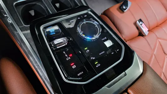 BMW i7 (G70) xDrive 60 M 2023 9