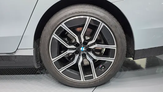 BMW i7 (G70) xDrive 60 M 2023 21