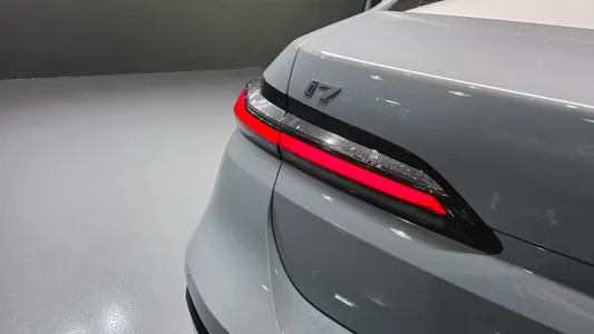 BMW i7 (G70) xDrive 60 M 2023 23