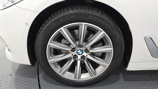 BMW 5 Series (G30) 520i 2019 5