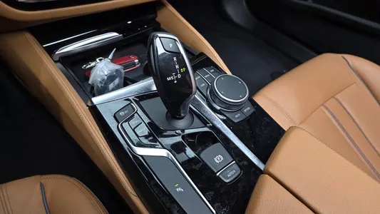 BMW 5 Series (G30) 520i 2019 9