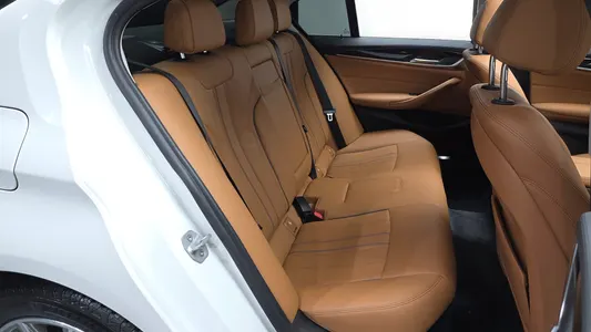 BMW 5 Series (G30) 520i 2019 11