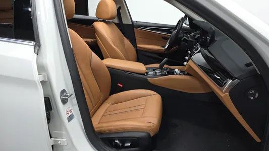 BMW 5 Series (G30) 520i 2019 12