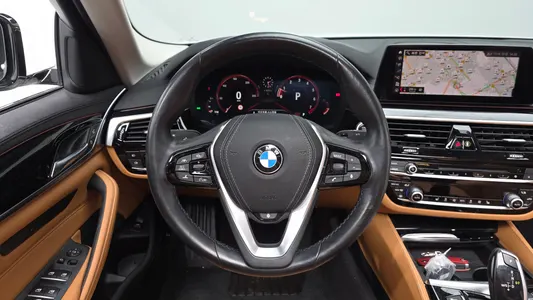 BMW 5 Series (G30) 520i 2019 13