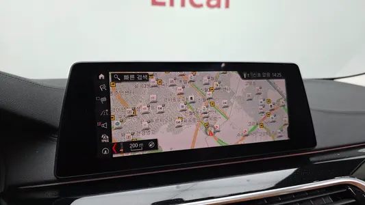 BMW 5 Series (G30) 520i 2019 15