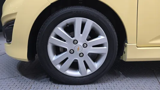 Chevrolet Spark LT 2013 5