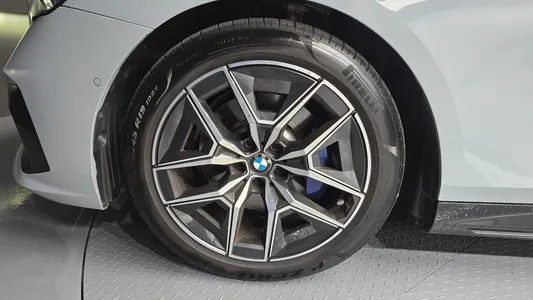 BMW 5 Series (G60) 520i M 2024 5