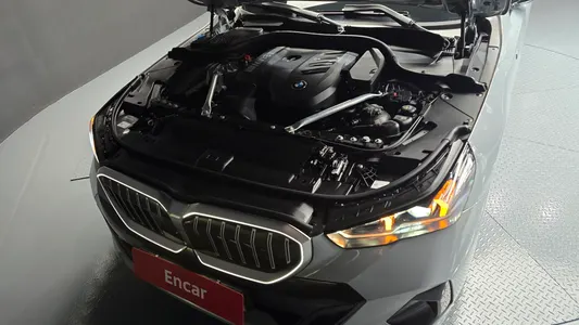 BMW 5 Series (G60) 520i M 2024 6